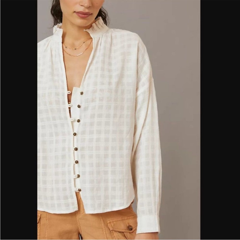 Pilcro and letterpress grid button up top